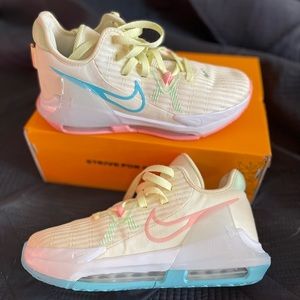 Nike Lebron Witness VI Basketball Shoes 5Y or Woman’s Size 6.5